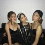 Menikmati Tiga Gadis Montok