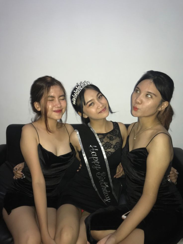 Menikmati Tiga Gadis Montok